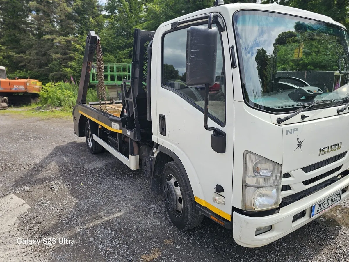 Isuzu NP skip truck - Image 2