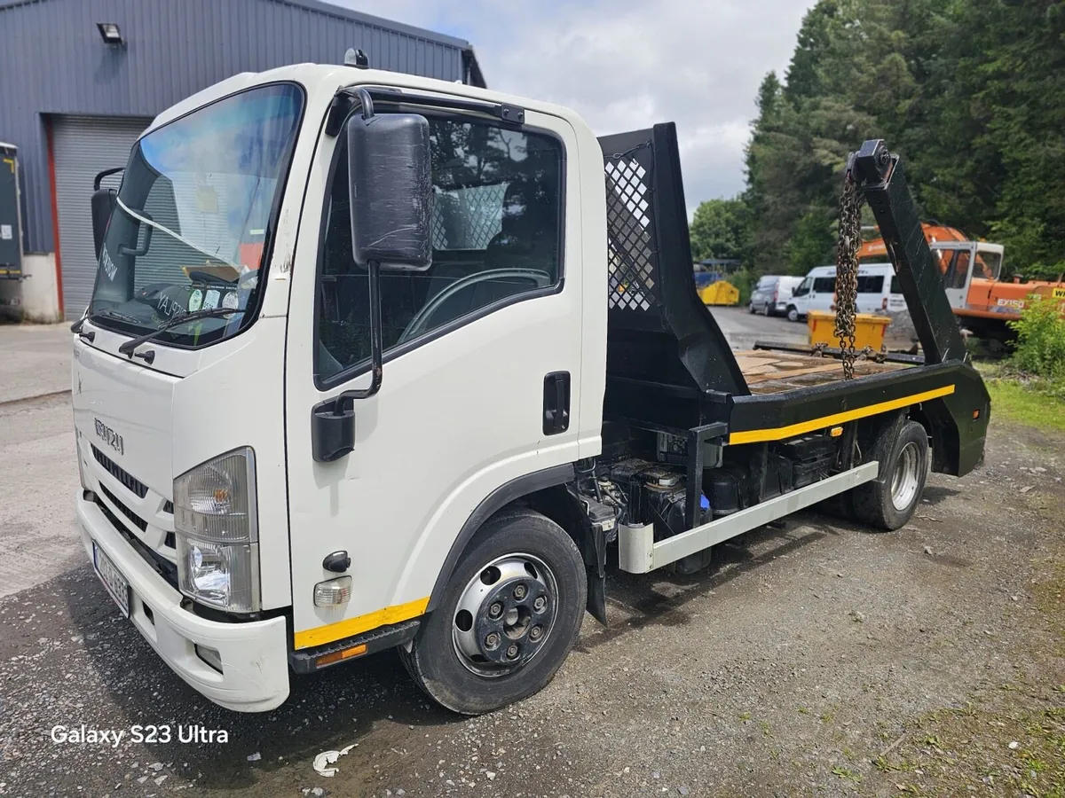 Isuzu NP skip truck - Image 3