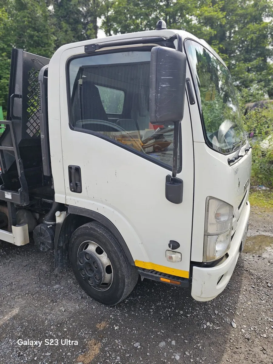 Isuzu NP skip truck - Image 4