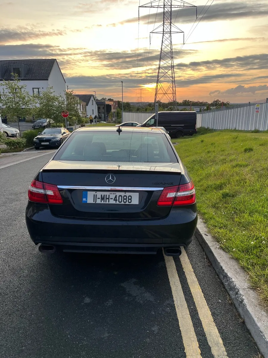 Mercedes benz - Image 4