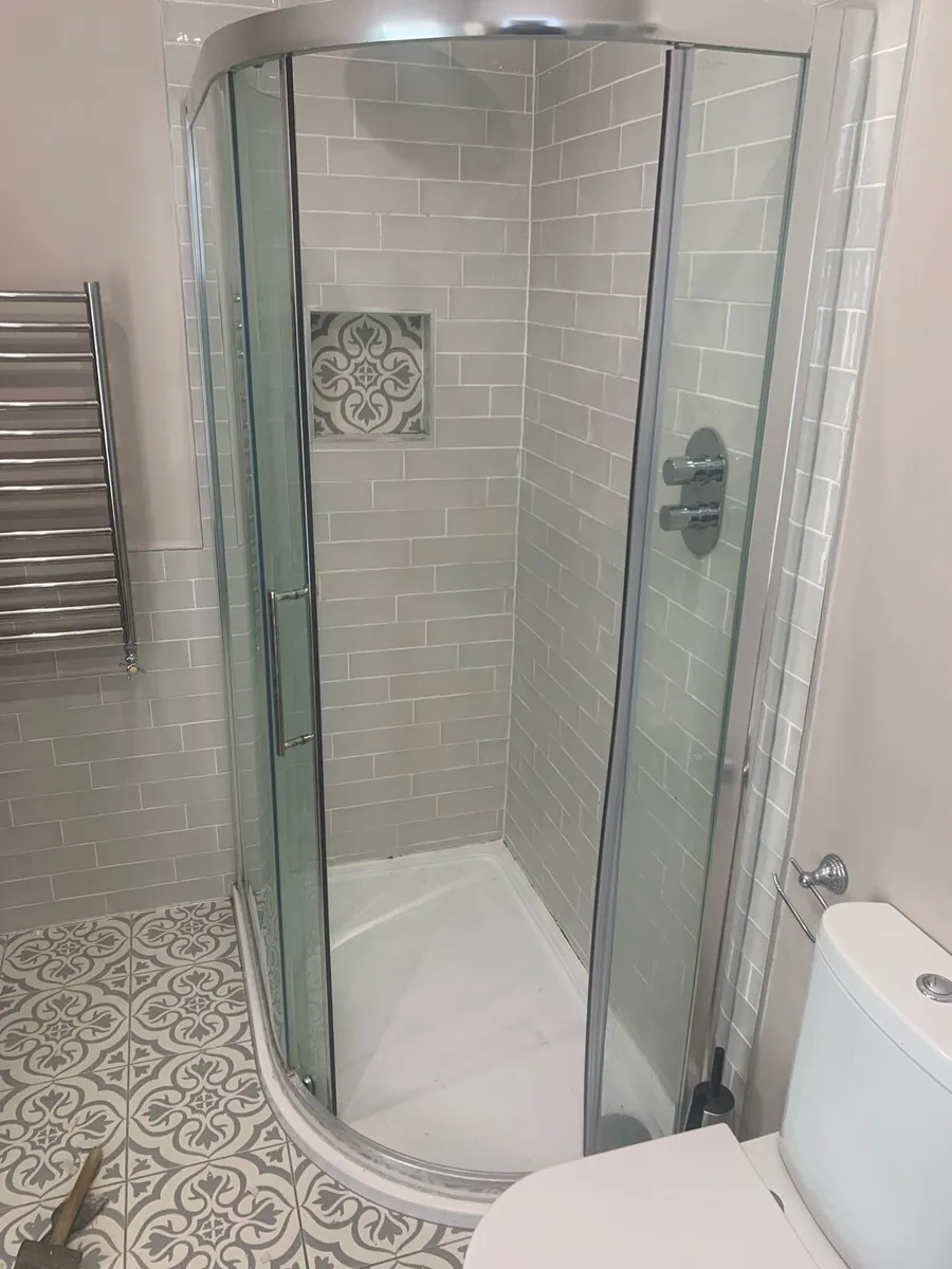Shower Unit. - Image 1
