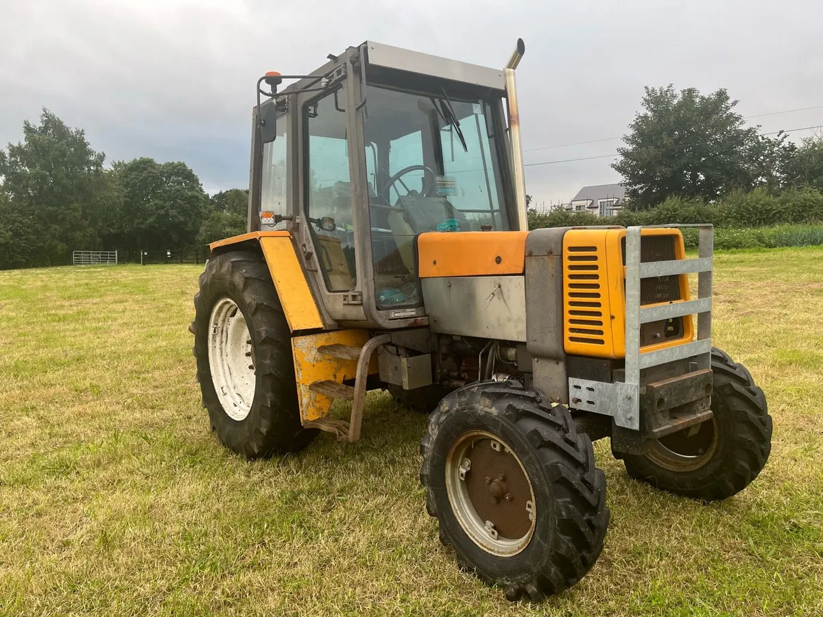 Renault 95-12. Tractor - Image 3