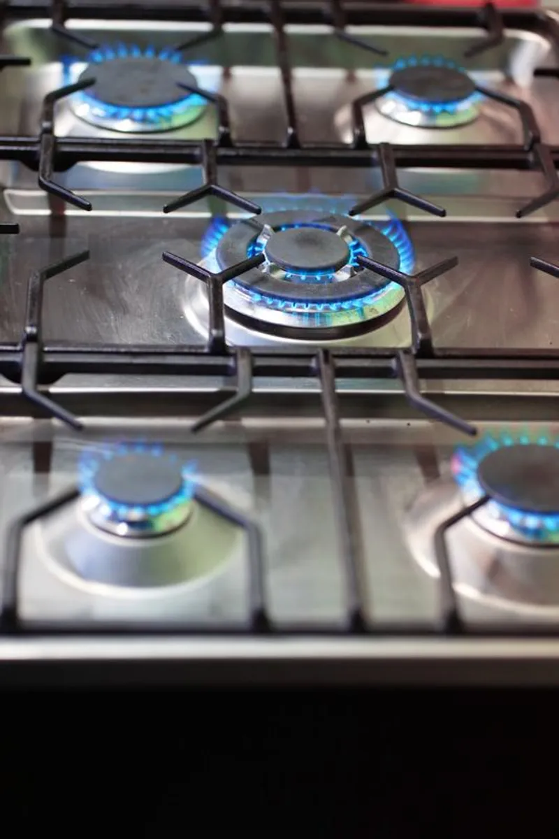 Smeg SUK92MBL5 dual fuel range cooker - Image 2