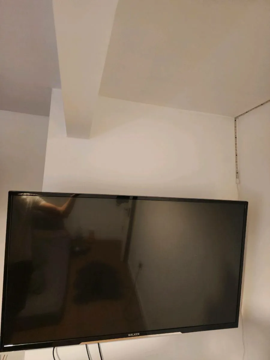 TV Walker with wall support - Image 1