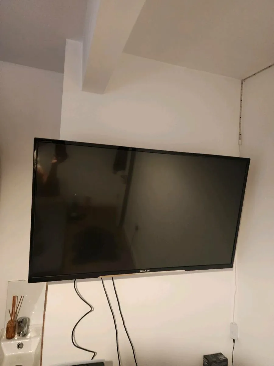 TV Walker with wall support - Image 2