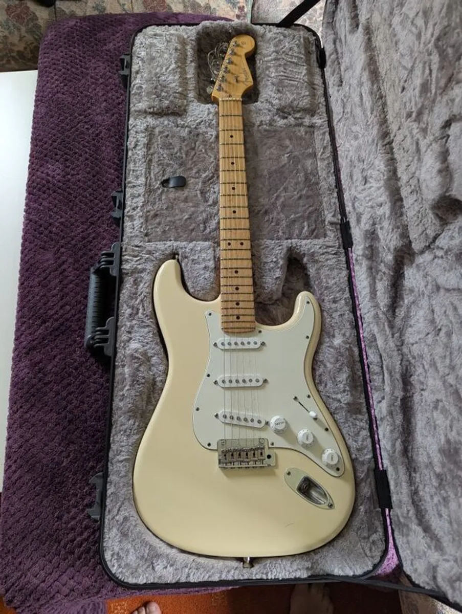 fender Stratocaster - Image 1