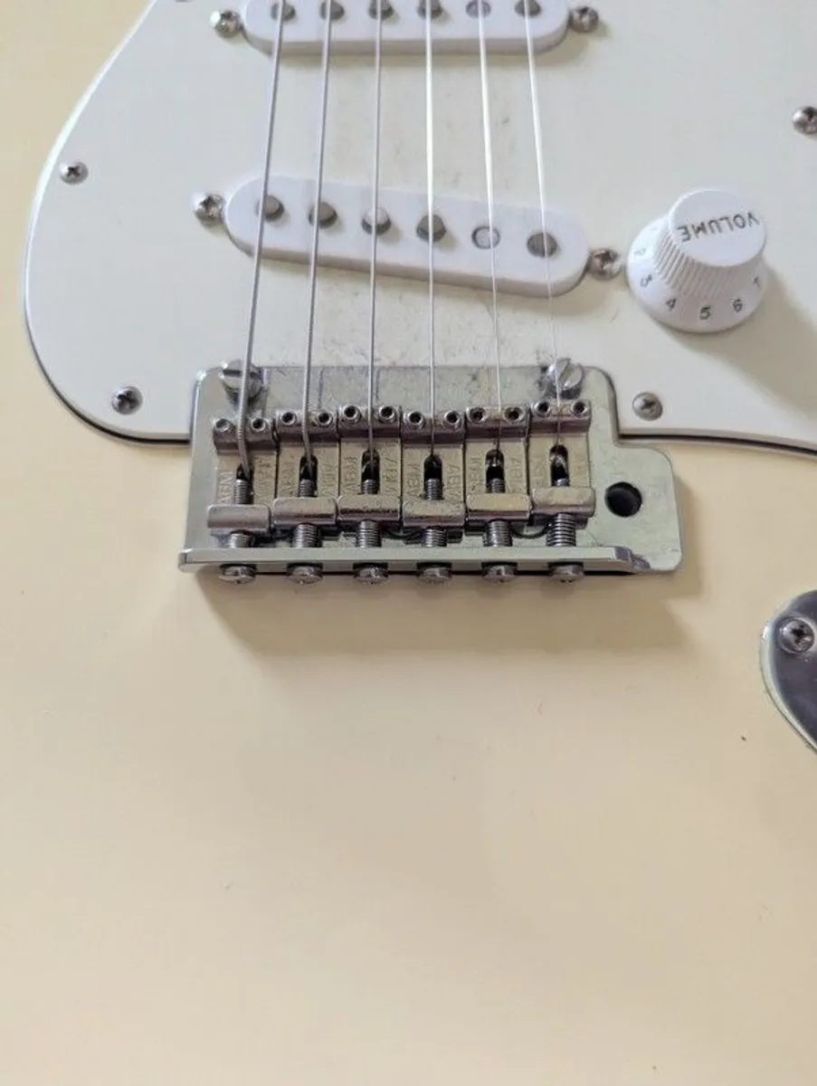 fender Stratocaster - Image 3
