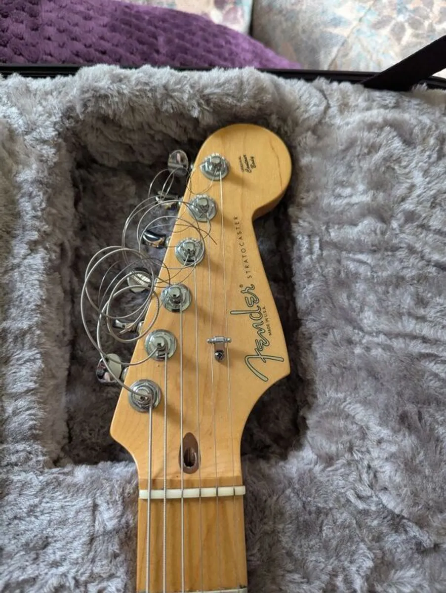 fender Stratocaster - Image 4