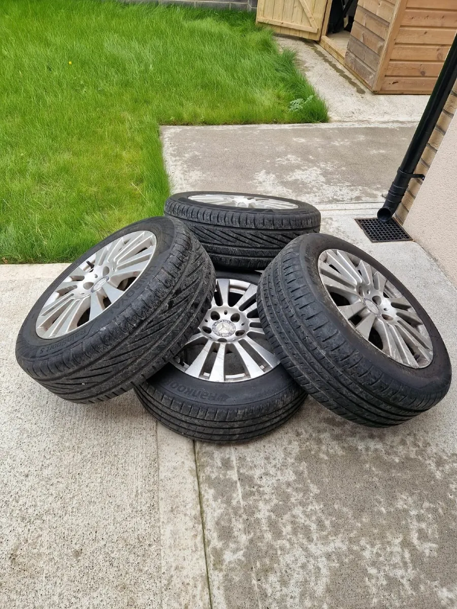 Mercedes alloy wheels - Image 2