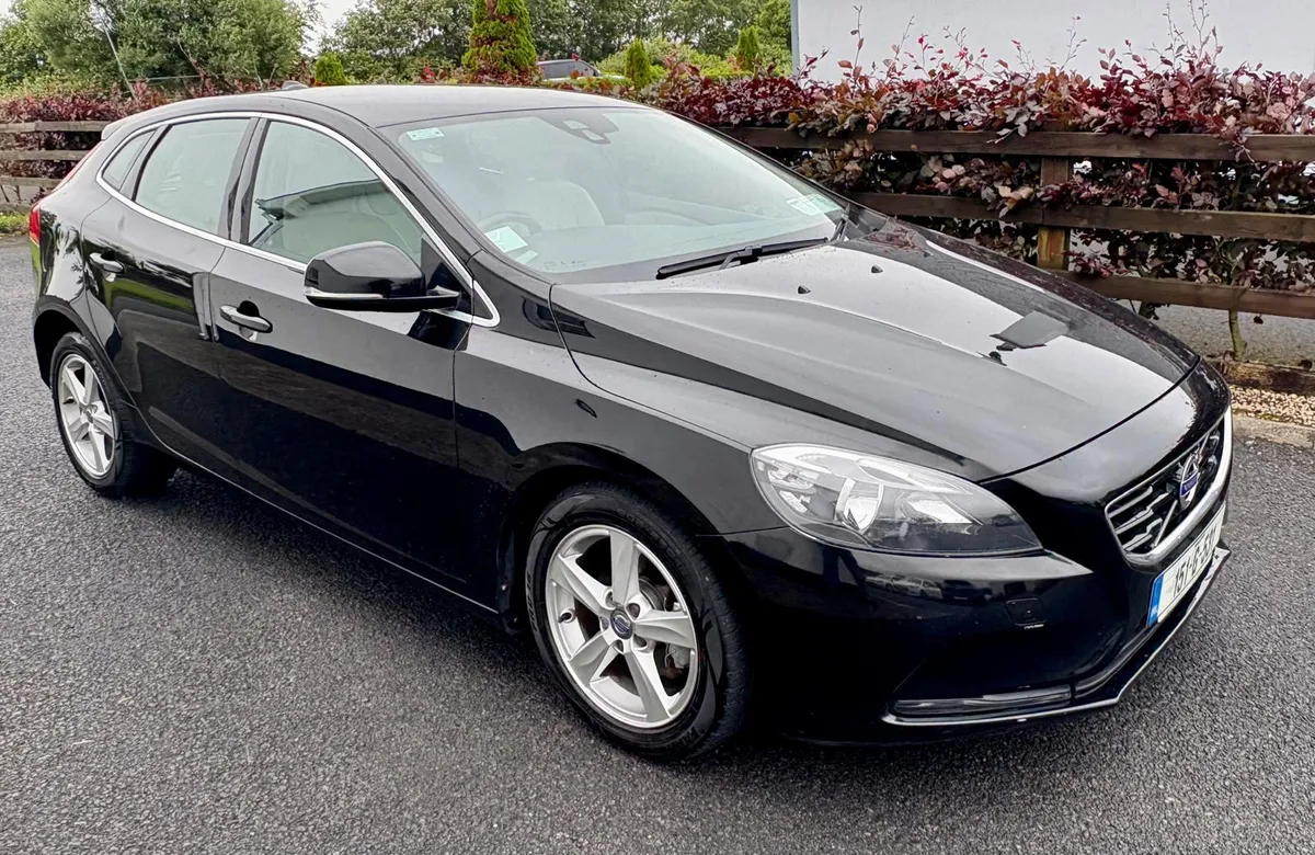 2015 VOLVO V40 Low KMS - Image 1