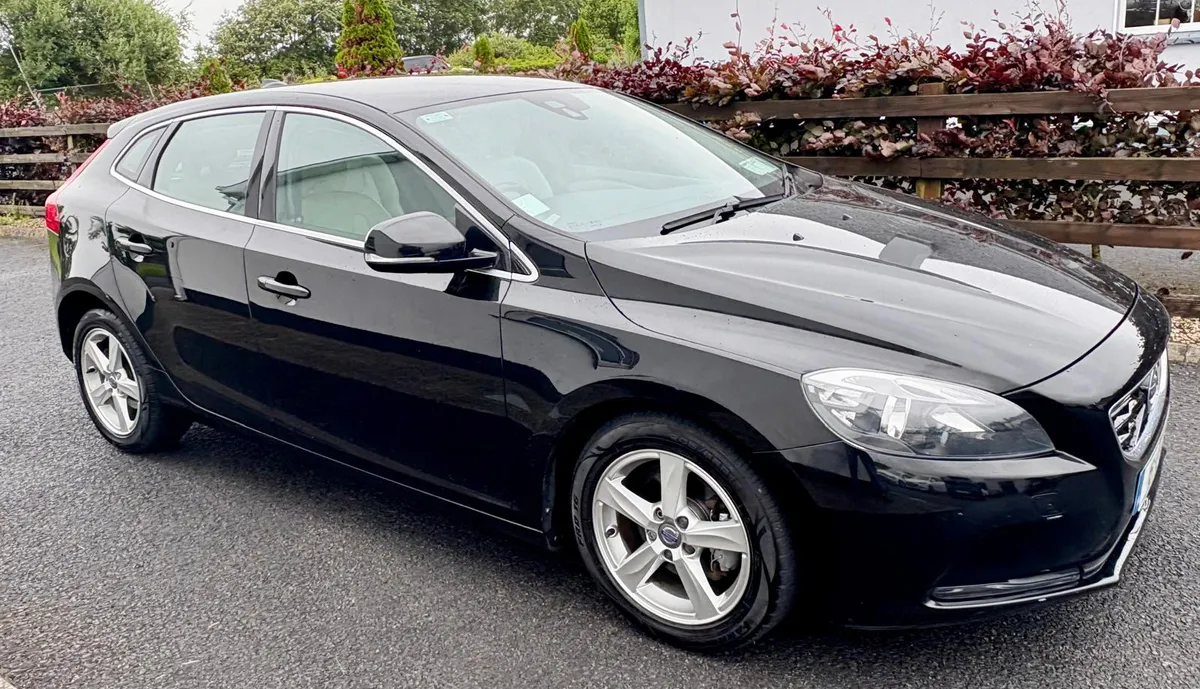 2015 VOLVO V40 Low KMS - Image 2