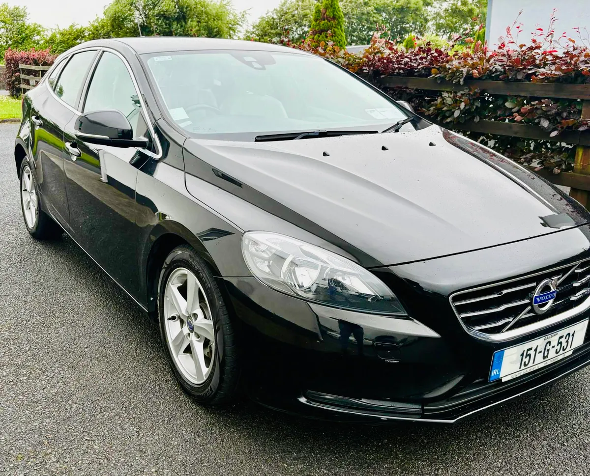 2015 VOLVO V40 Low KMS - Image 4