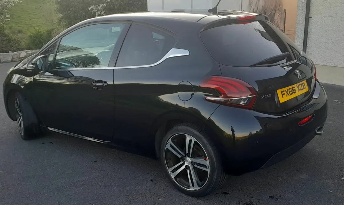 2016 Peugeot 208 1.6 hdi allure *top of the range - Image 2