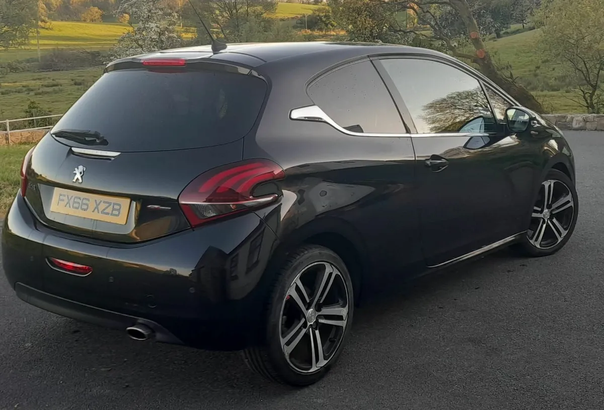 2016 Peugeot 208 1.6 hdi allure *top of the range - Image 3
