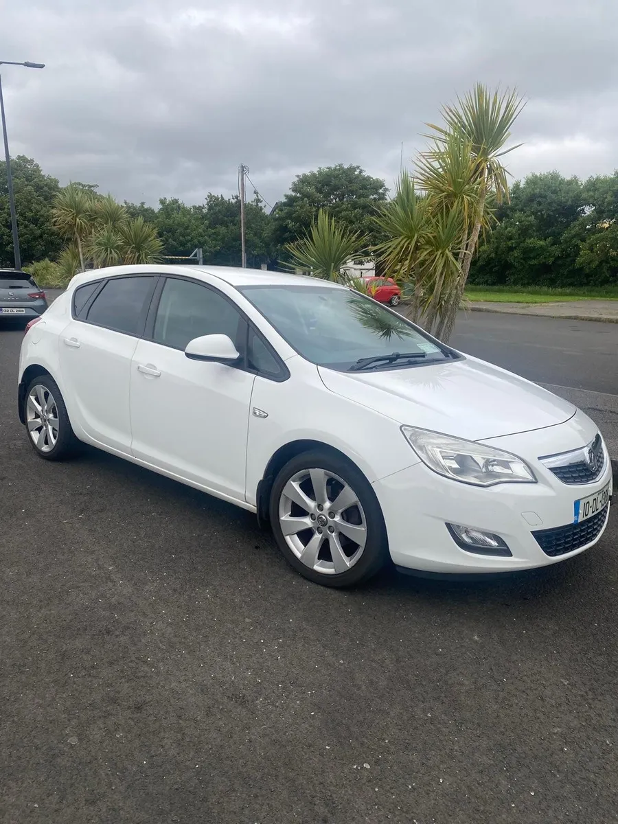 Vauxhall Astra 2010 - Image 1