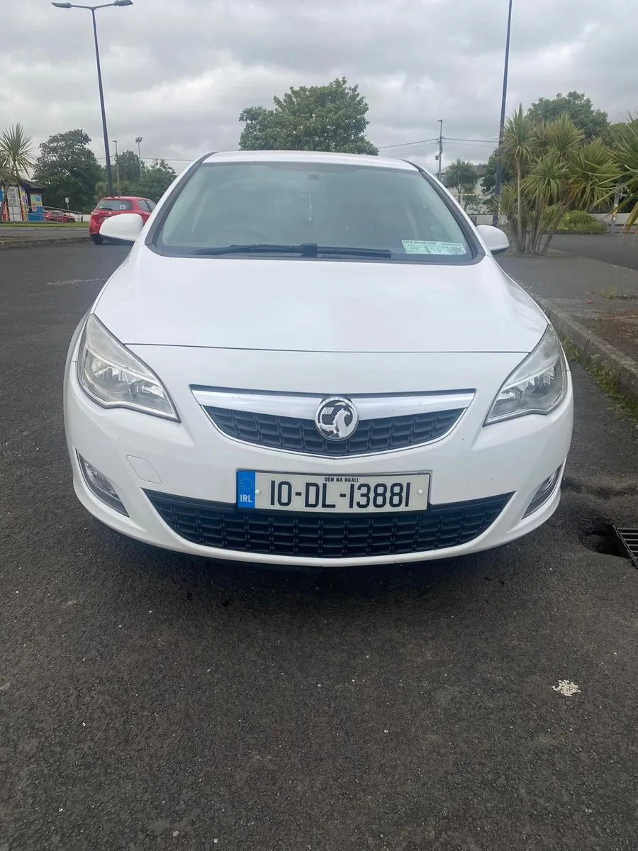 Vauxhall Astra 2010 - Image 2