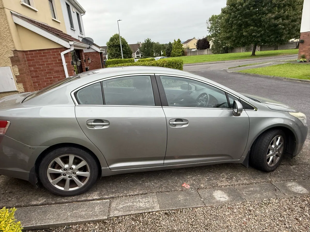 Toyota Avensis 2012 - Image 2