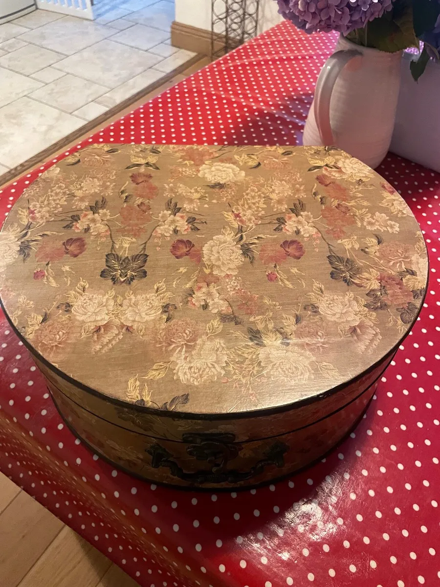 Vintage hat box - Image 1