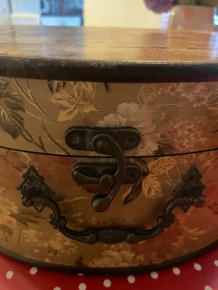 Vintage hat box - Image 3