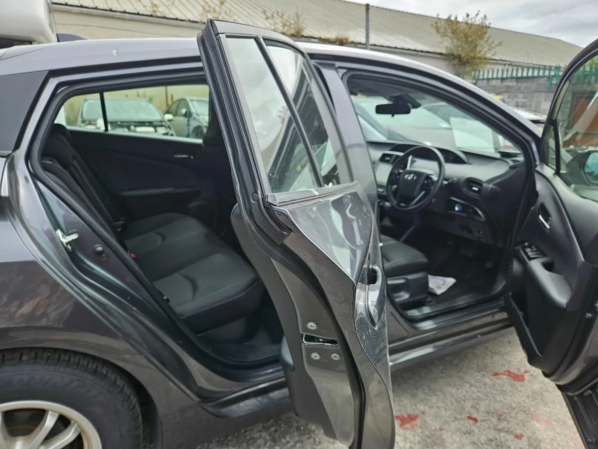 Toyota Prius 2022(HYBRID) - Image 2