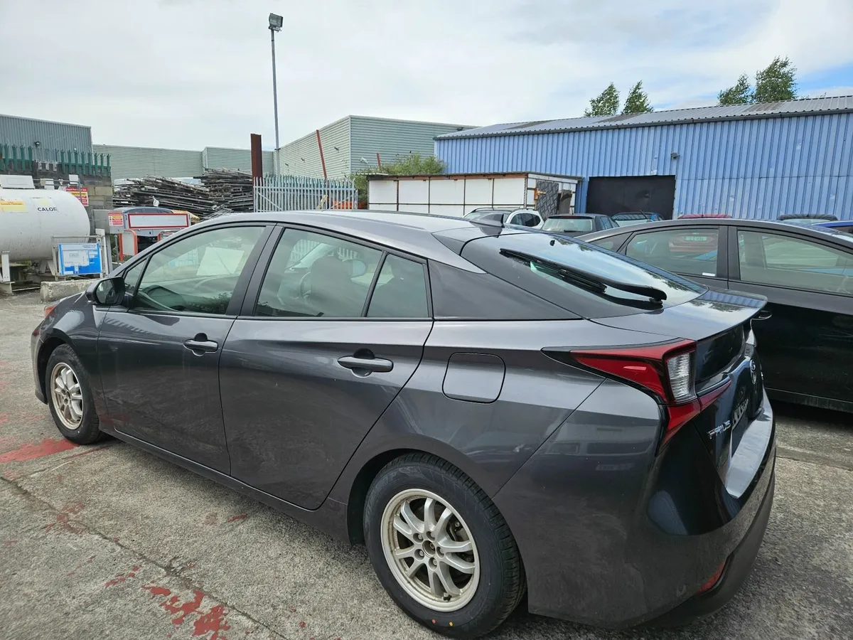 Toyota Prius 2022(HYBRID) - Image 3