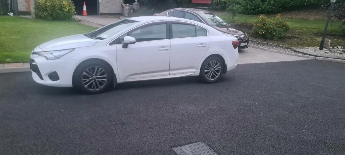 Toyota Avensis - 2.0 Diesel - Business Edition - Image 2