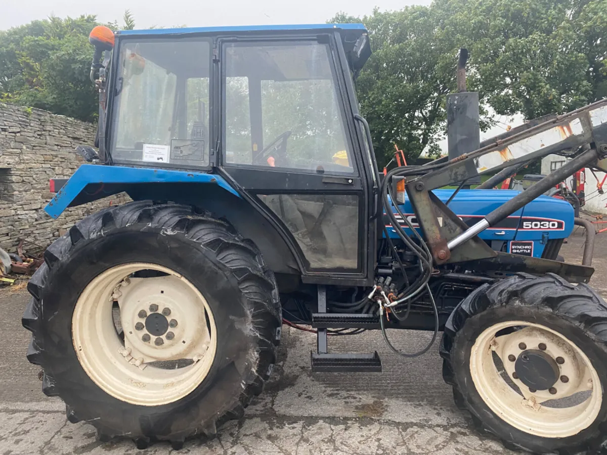 Ford 5030 and power loader - Image 3