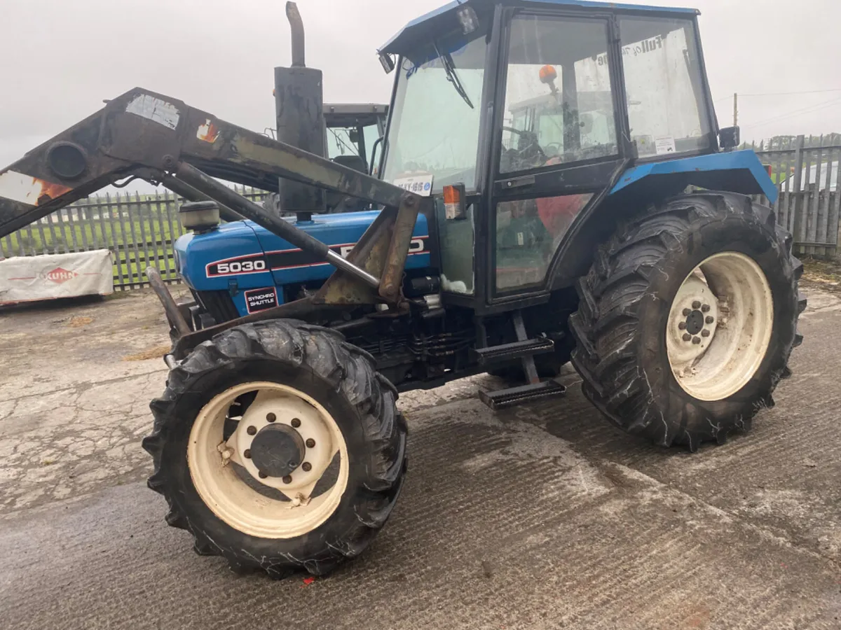 Ford 5030 and power loader - Image 4