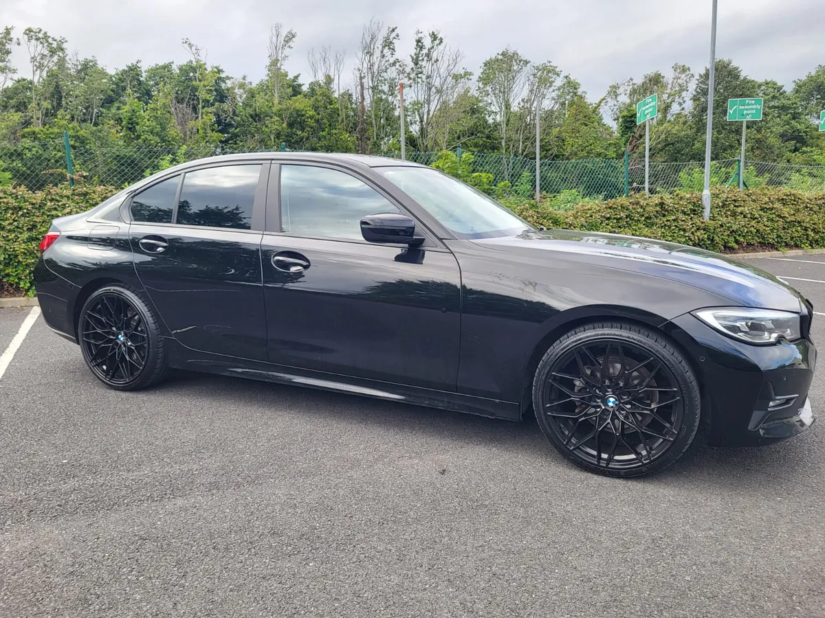 2021 BMW 318 SE AUTO + M SPORT 20"ALLOYS - Image 1