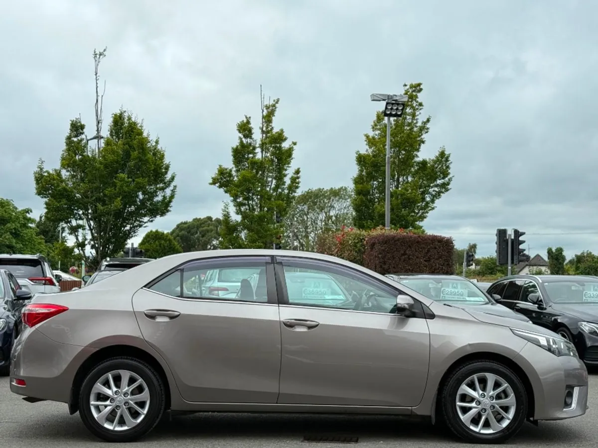 Toyota Corolla 1.33 Luna 4DR  low Kms - Image 4