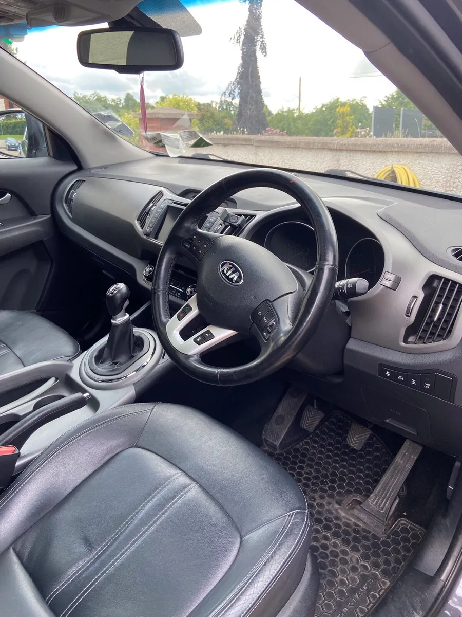 Car - Image 2