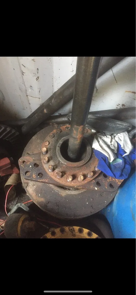 Volvo A25c hub - Image 2
