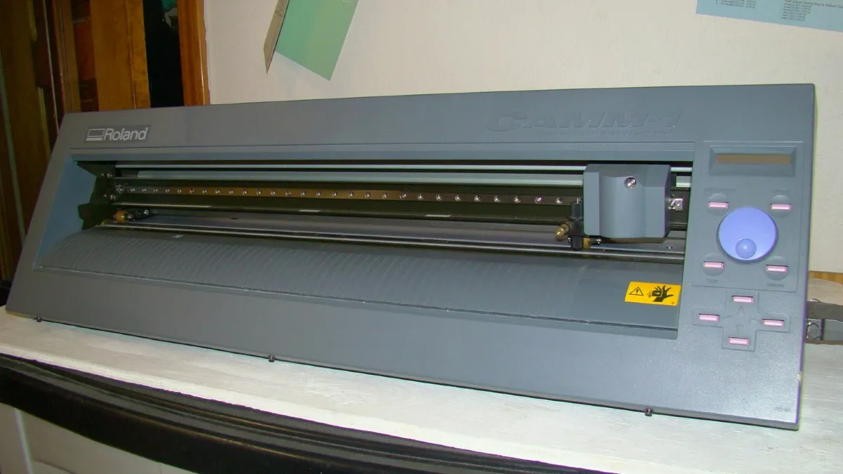 ROLAND SIGN MACHINE FOR SALE - Image 3