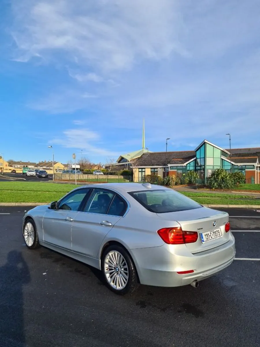 Bmw 320i Xdrive Luxury - Image 3