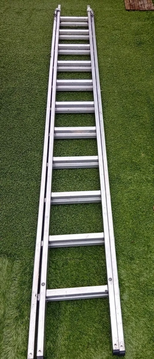 Quality Aluminium Youngman Extension ladder 5.25mm - Image 2