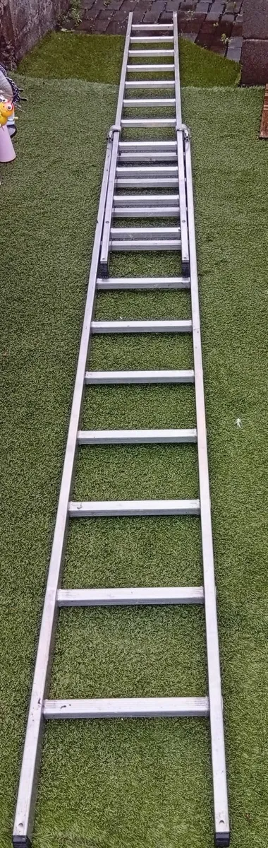 Quality Aluminium Youngman Extension ladder 5.25mm - Image 3