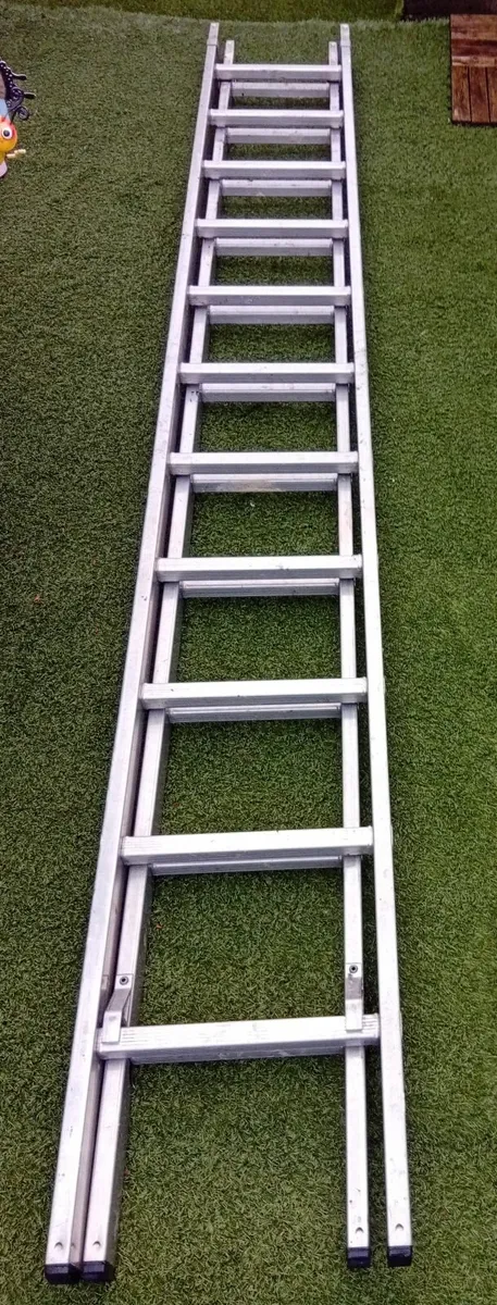 Quality Aluminium Youngman Extension ladder 5.25mm - Image 1