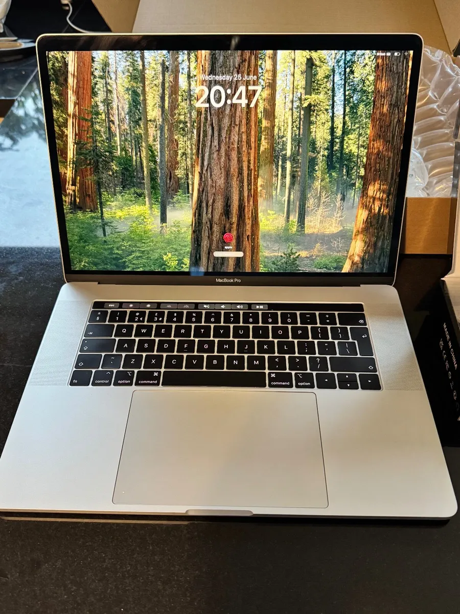 15.4" Apple MacBook Pro (256GB SSD, 16GB RAM) - Image 1