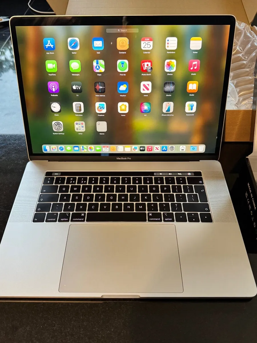 15.4" Apple MacBook Pro (256GB SSD, 16GB RAM) - Image 4