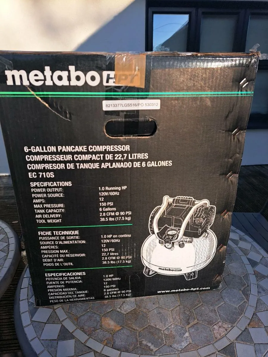 Portable 6-Gallon Oil-Free Pancake Compressor - Image 2