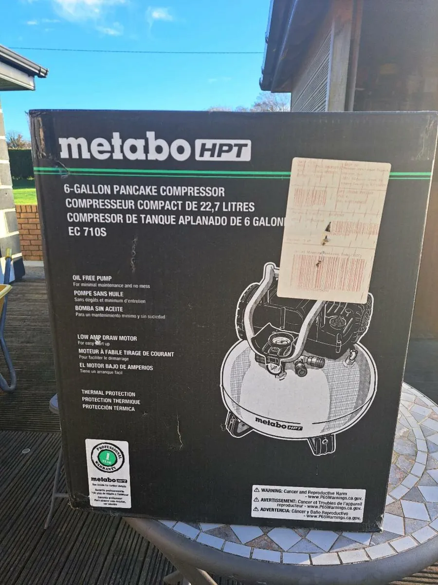 Portable 6-Gallon Oil-Free Pancake Compressor - Image 3