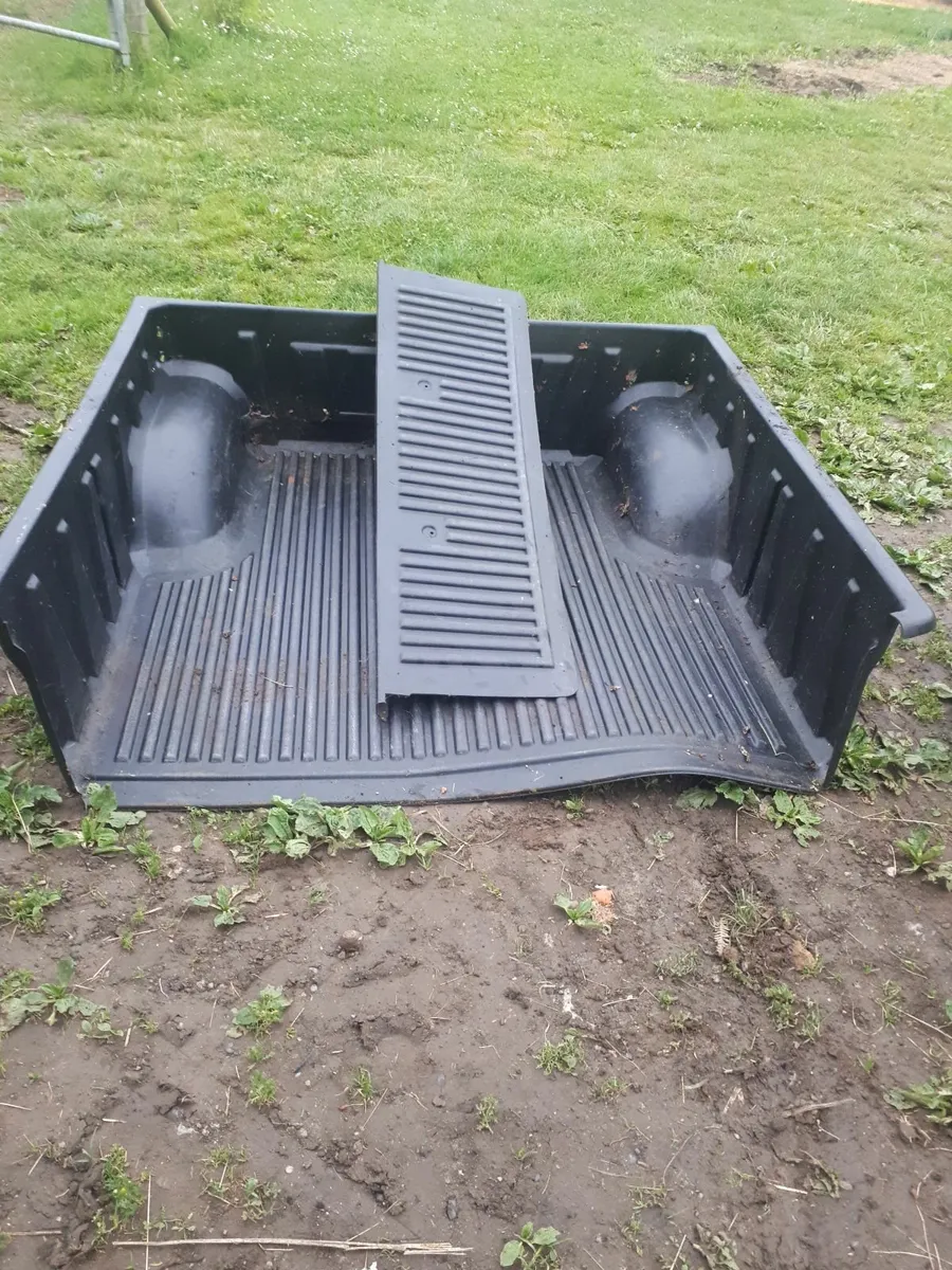Insert Toyato Hilux - Image 1