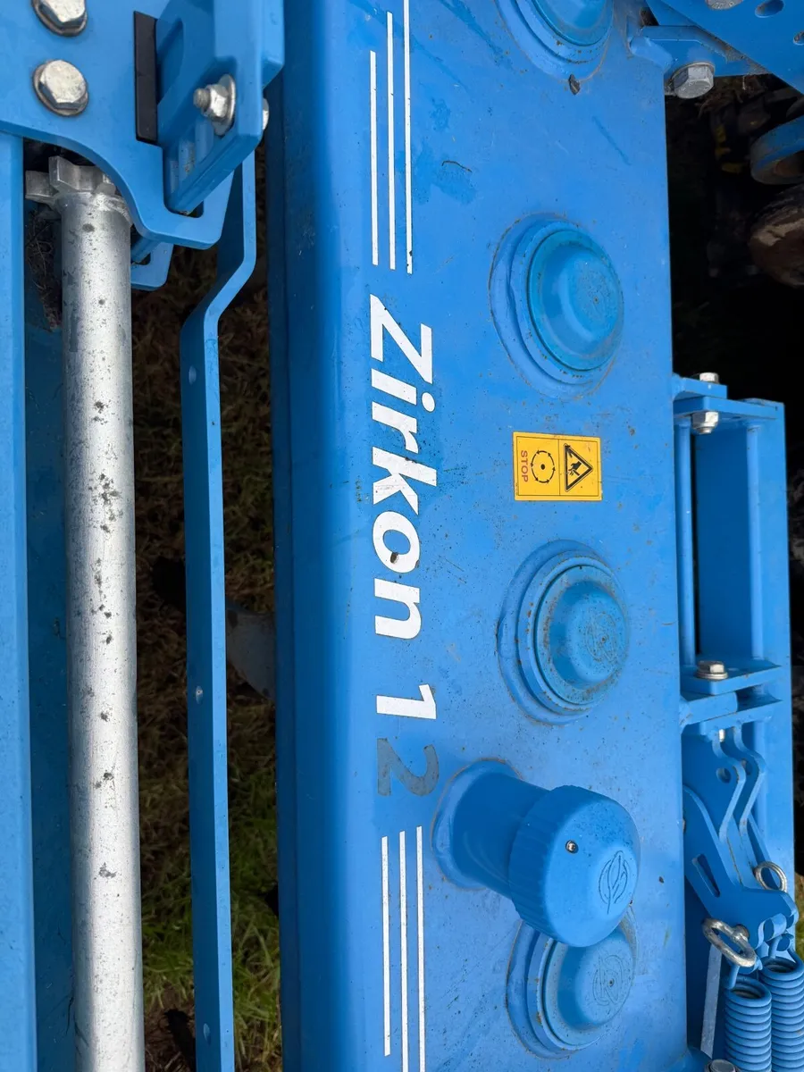 2022 Lemken zirkon 12 power harrow as new - Image 2