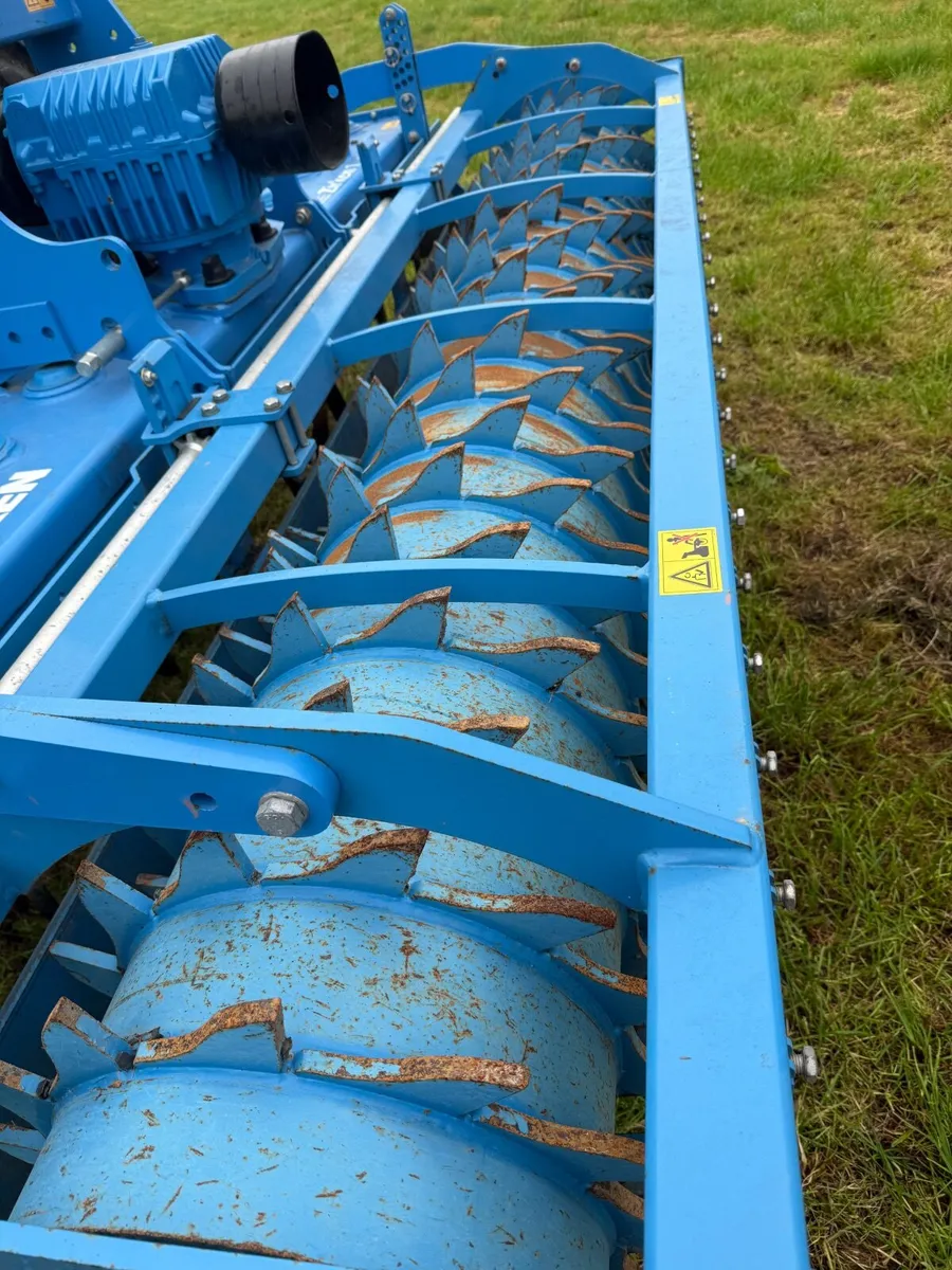 2022 Lemken zirkon 12 power harrow as new - Image 3