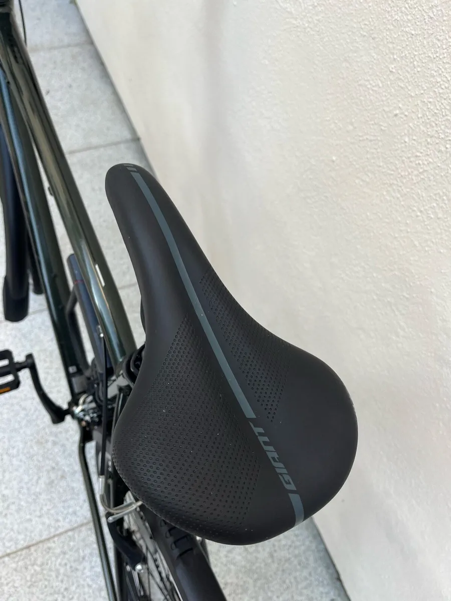 GT Traffic 2.0 hybrid bicycle - Image 1