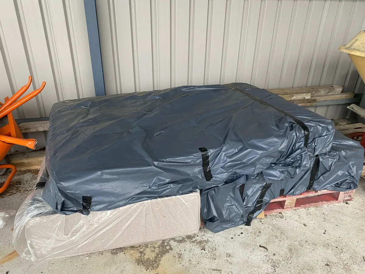 Double bed - Image 1