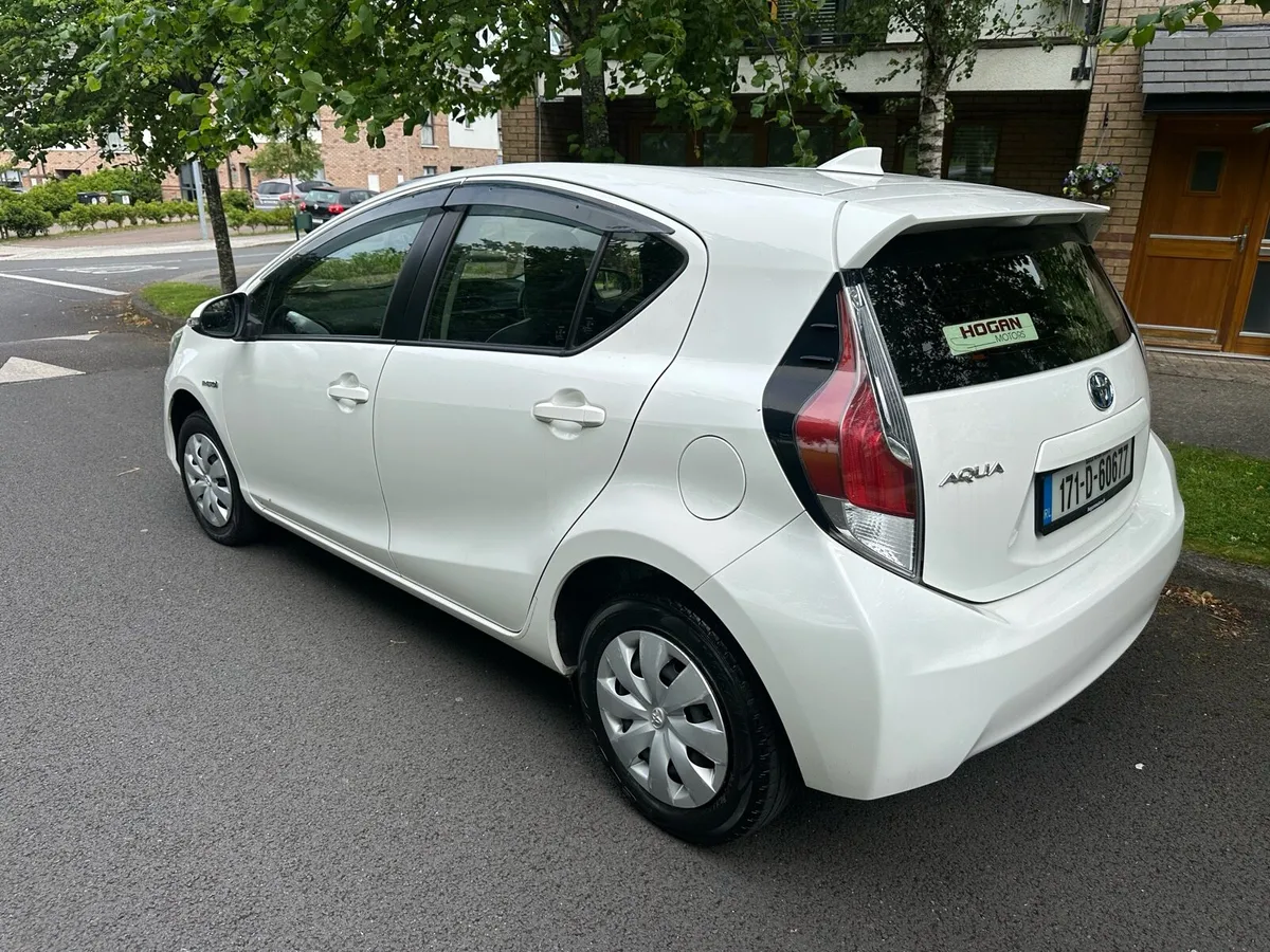 171 Toyota Aqua / Hybrid Automatic - Image 3