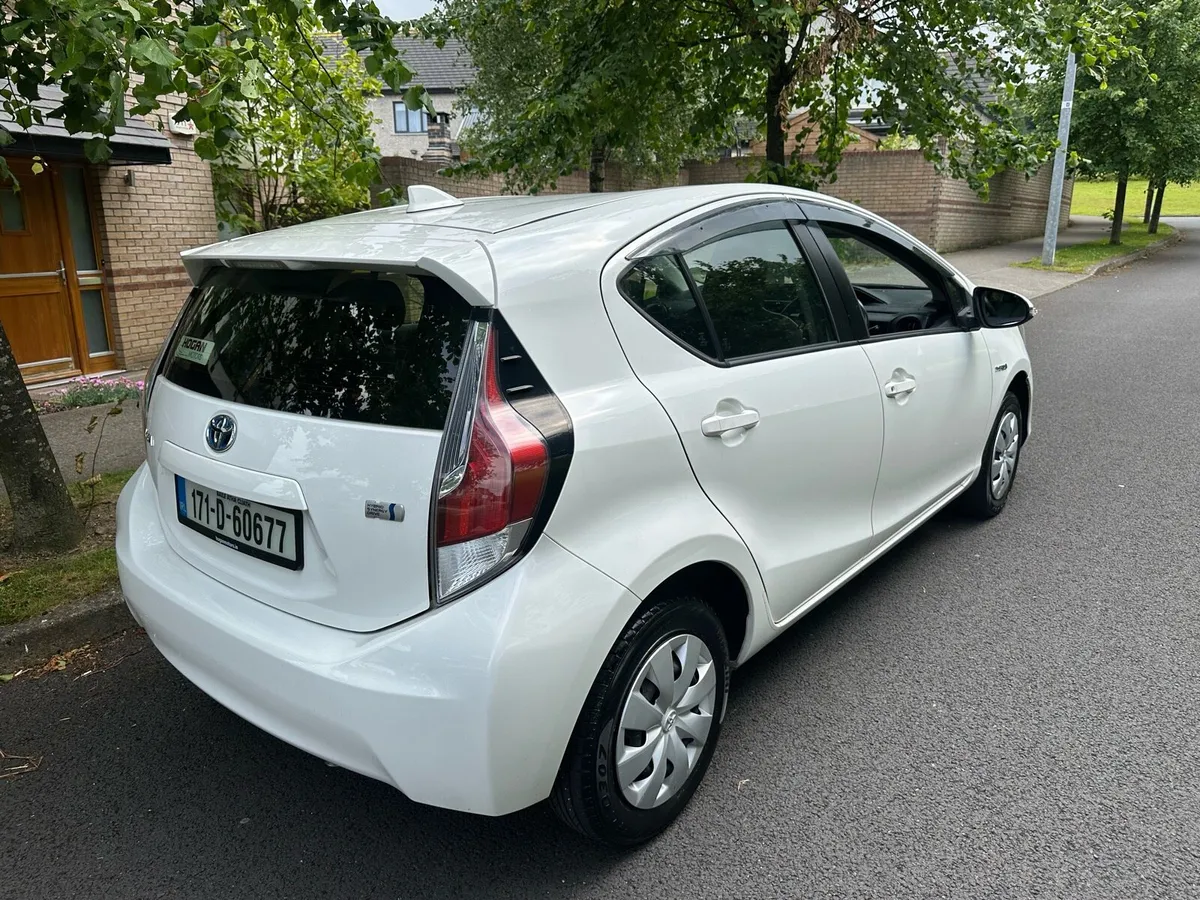 171 Toyota Aqua / Hybrid Automatic - Image 4