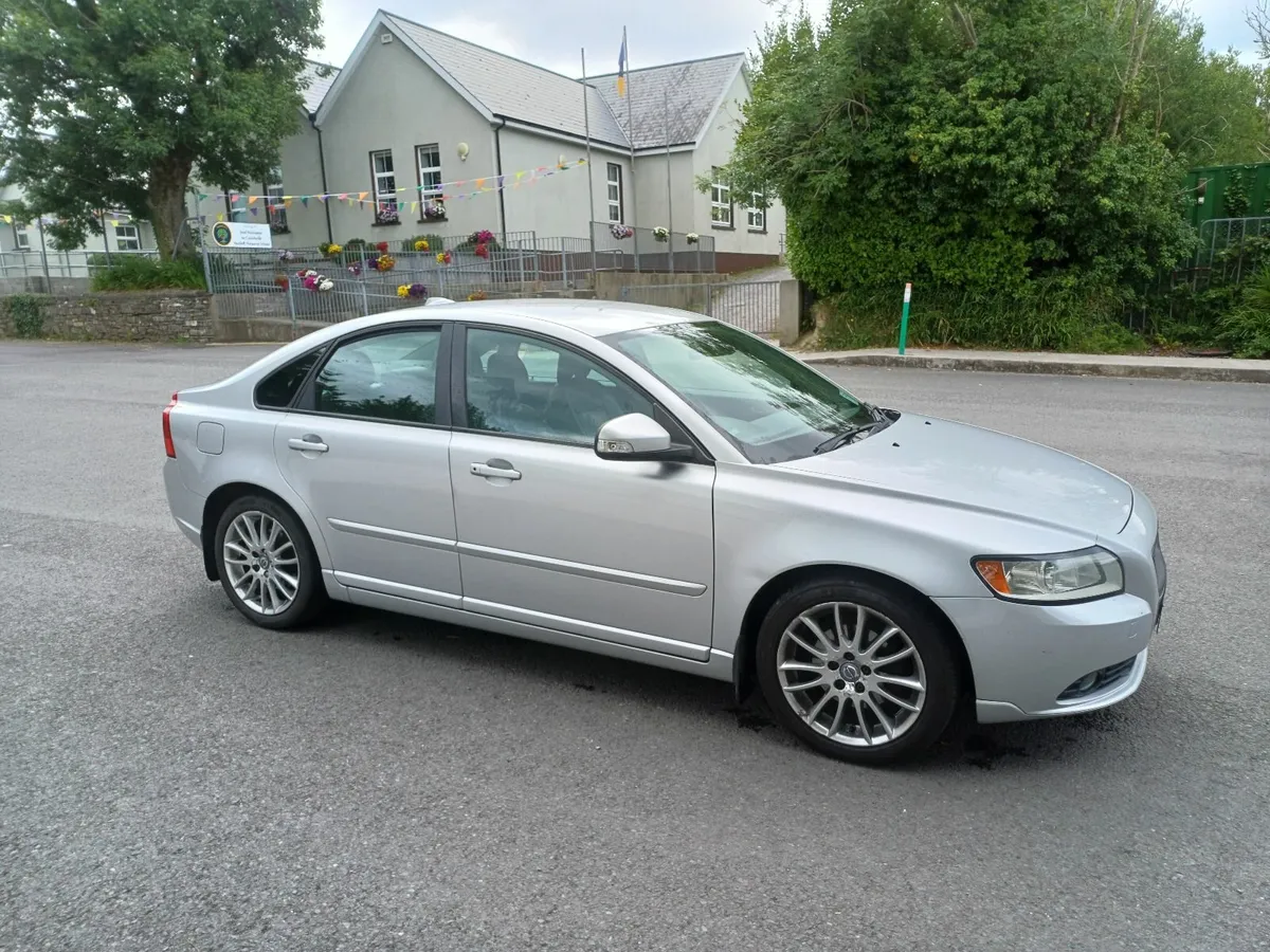 Volvo S40 2010 - Image 2