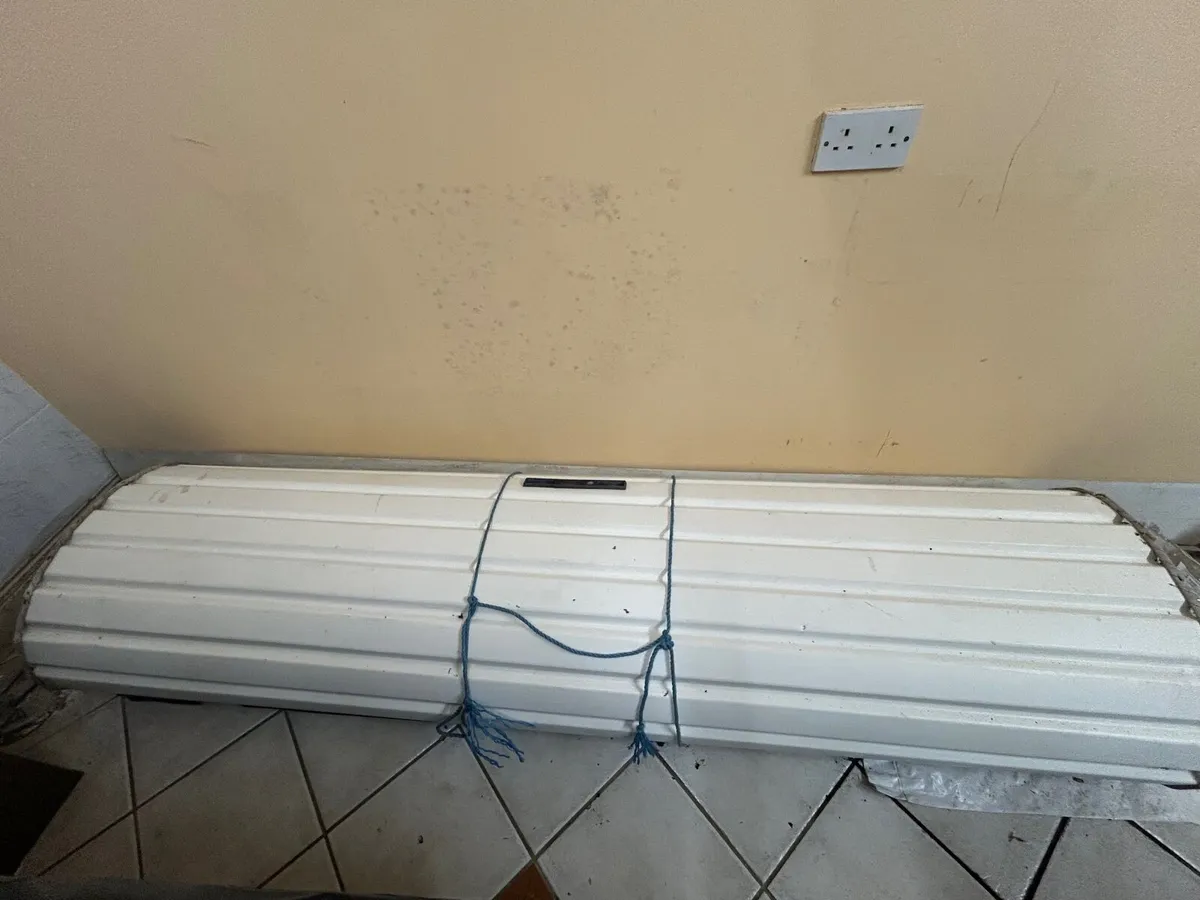 7ft 9 inch Roller Door - Image 3